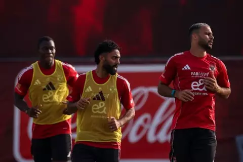"محاضرة ريبييرو".. الأهلي ينهي استعداداته لمواجهة فاركو